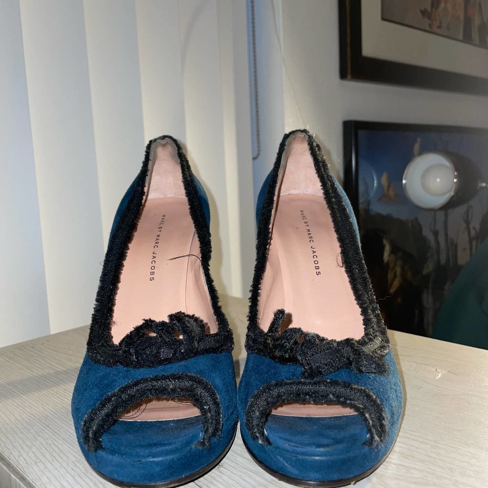 MARC BY MARC JACOBS • PEEP TOE PUMP HEEL